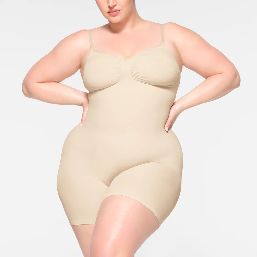 Skims seamless sculpt mid thigh bodysuit - Picture 3 of 4